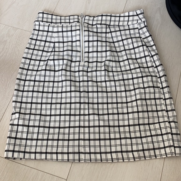 Garage slit mini skirt - Picture 3 of 3